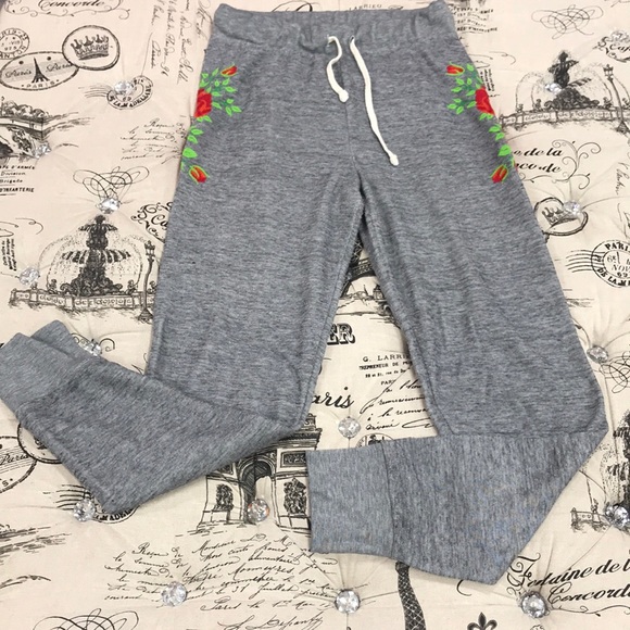 WILDFOX Jack Red Roses Embroidered Jogger Pants - Picture 3 of 9